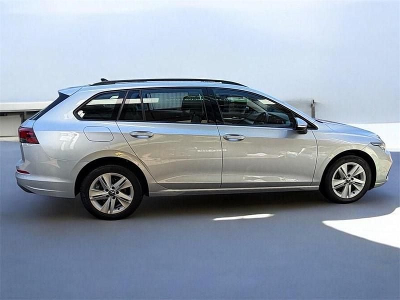 Second-hand VW Golf VIII Life 115 CP (84 kW) 2022 Argintiu Break