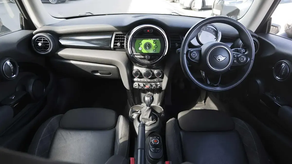 Used Mini Cooper Hatch 134 HP (98 kW) 2018 Grey Hatchback