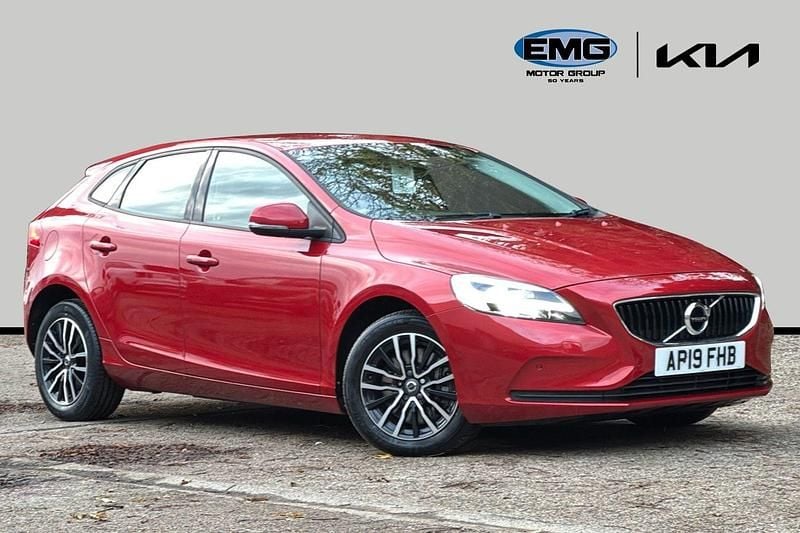 Red Used 2019 Volvo V40 Momentum Hatchback | £14,299 (A bit pricey) - Image 1/3