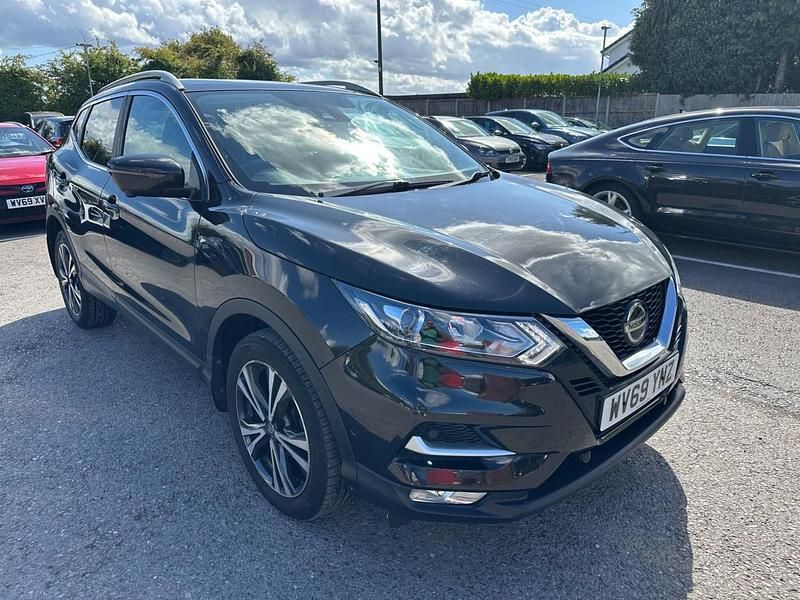 Black Used 2019 Nissan Qashqai N-Connecta SUV | £11,799 (Fair price) - Image 1/4