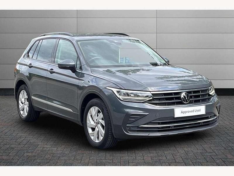 Dolphin grey Used 2022 VW Tiguan Life SUV | £22,990 (Good price) - Image 1/4