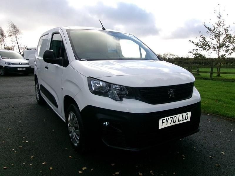White Used 2020 Peugeot Partner Van | £7,995 (Fair price) - Image 1/4
