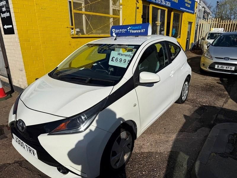 Used Toyota Aygo X-play 69 HP (50 kW) 2016 White Hatchback