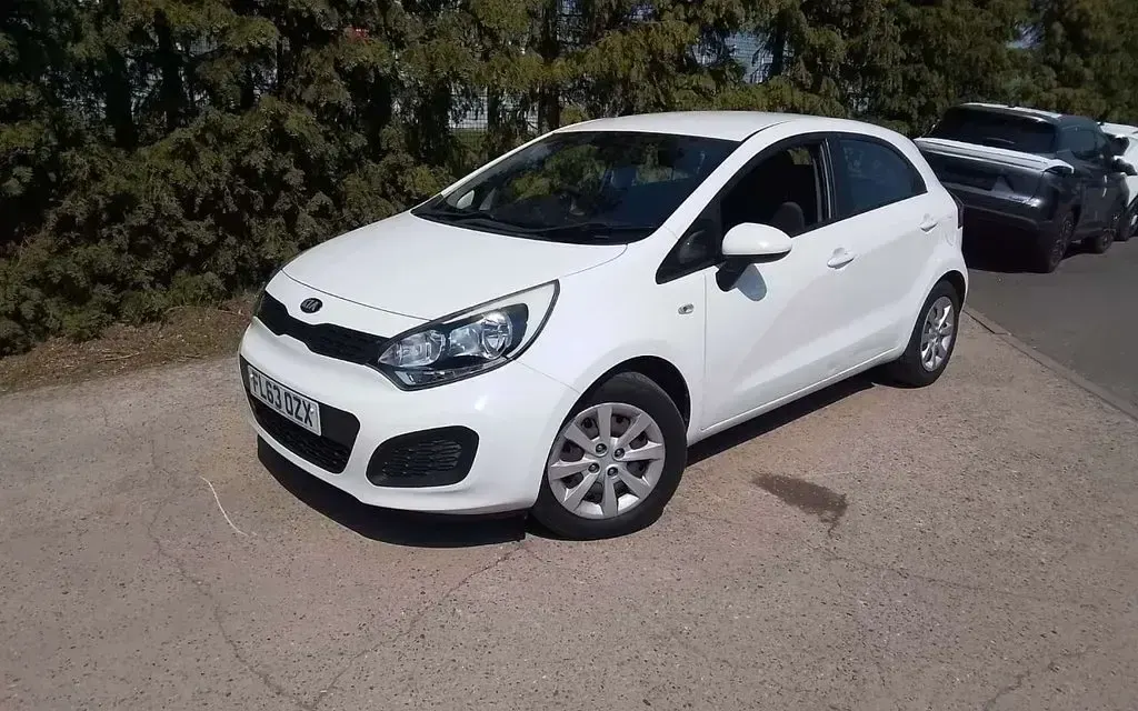 Used Kia Rio 84 HP (61 kW) 2013 White Hatchback
