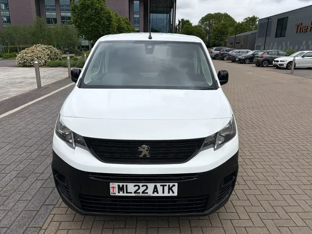 Used Peugeot Partner S 100 HP (73 kW) 2022 White MPV