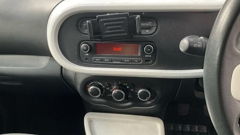 Used Renault Twingo Dynamique 70 HP (51 kW) 2015 White Hatchback