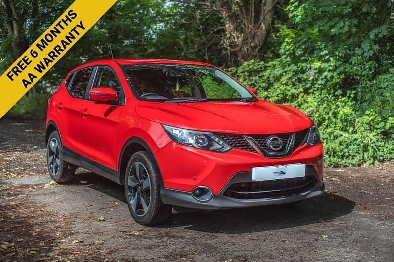 Red Used 2017 Nissan Qashqai N-Connecta SUV | £7,795 (Fair price) - Image 1/3