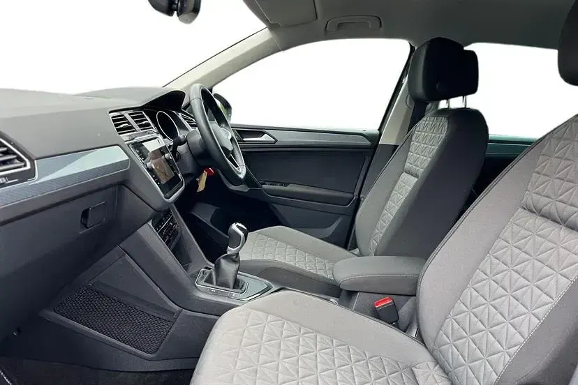 Usado VW Tiguan Life 150 HP (110 kW) 2023 Cinzento SUV