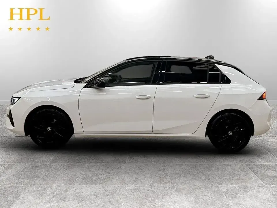 Used Vauxhall Astra S 130 HP (95 kW) 2024 White Hatchback