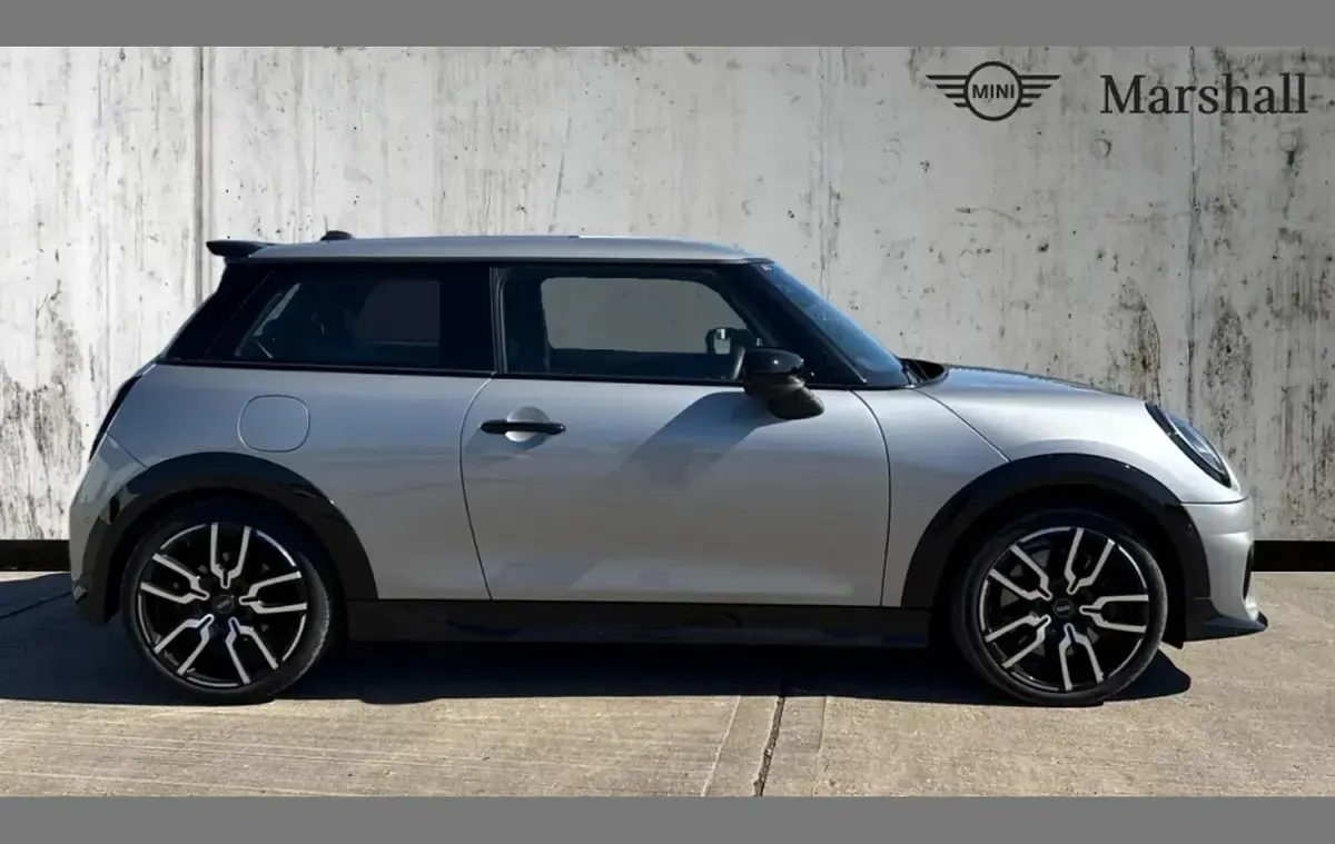 Używany Mini Cooper Sport 114 kW (156 KM) 2025 Srebrny Hatchback