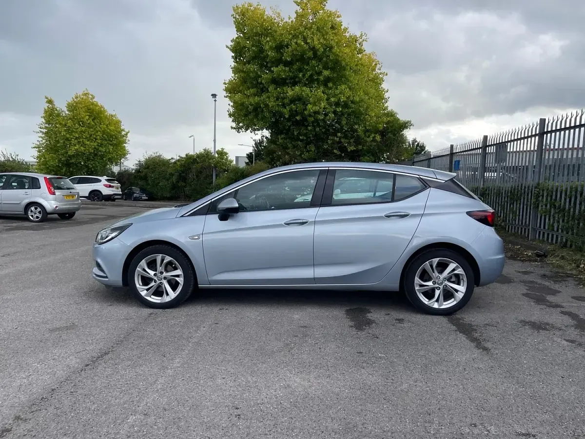 Used Vauxhall Astra SRi 2016 Silver Hatchback