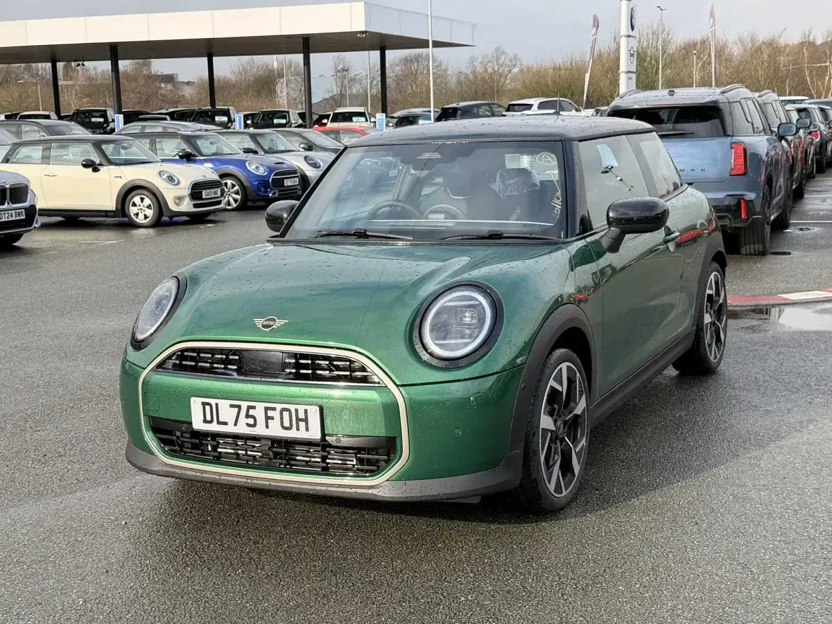 New Mini Cooper Hatch 113 kW (154 HP) 2026 Green Hatchback