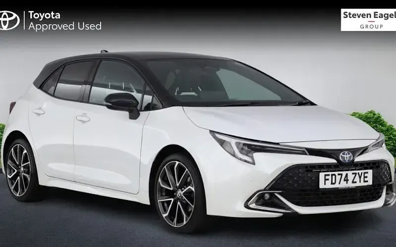 Used Toyota Corolla 140 HP (102 kW) 2026 Hatchback