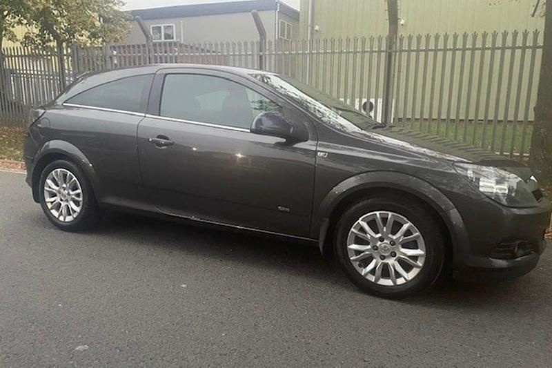Grey Used 2011 Vauxhall Astra SRi Hatchback | £1,995 (Fair price) - Image 1/1