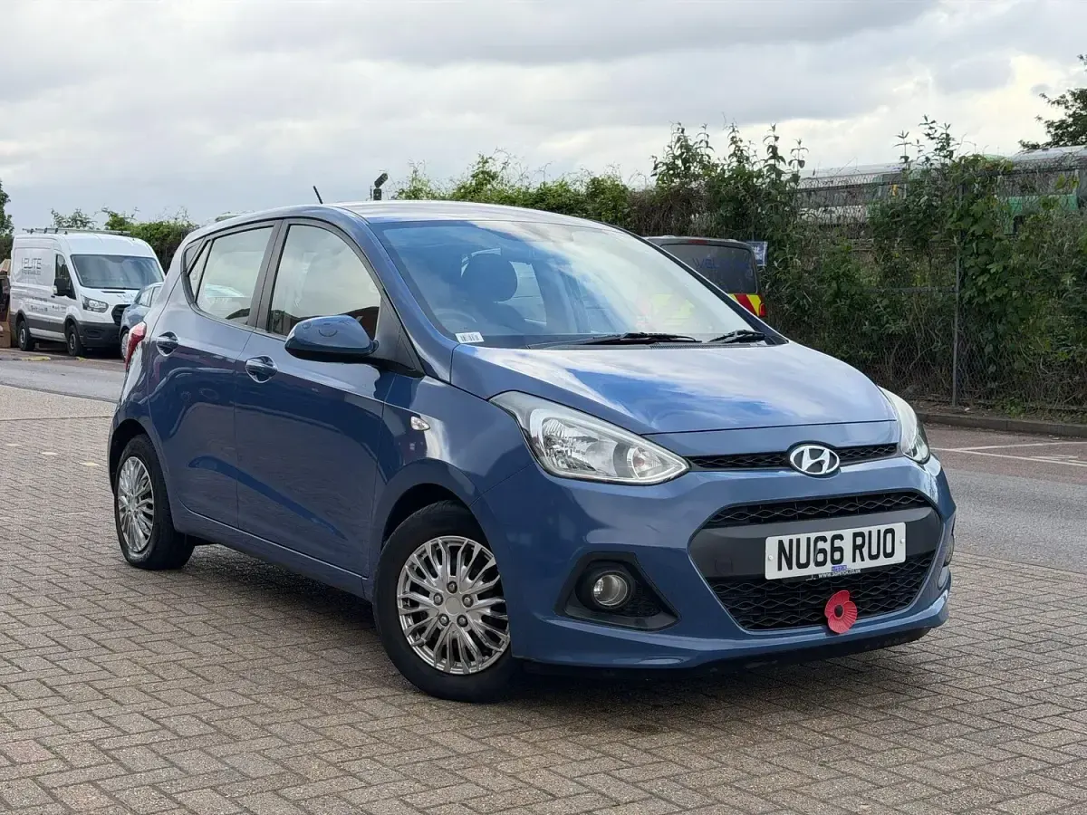 Usado Hyundai i10 SE 83 CV (61 kW) 2016 Azul Utilitario