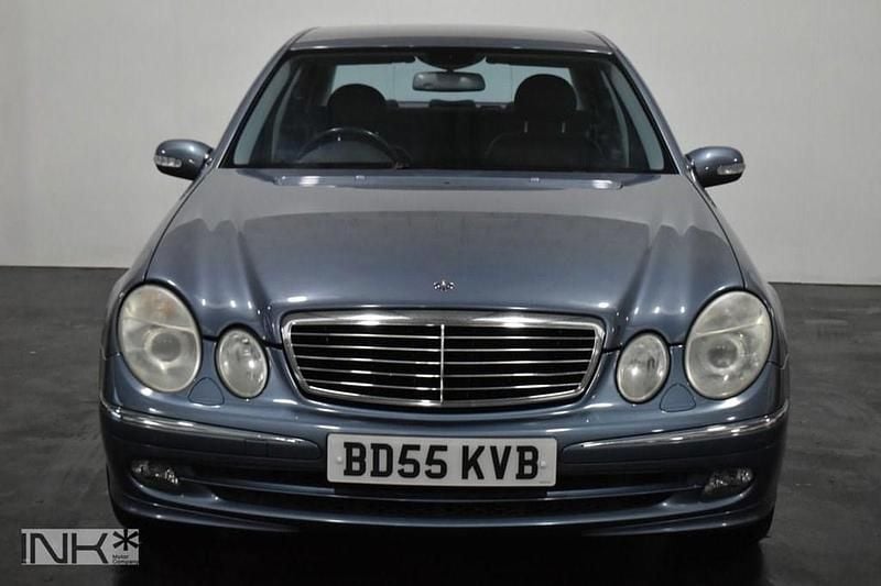 Used Mercedes E320 Avantgarde 204 HP (150 kW) 2005 Blue Sedan