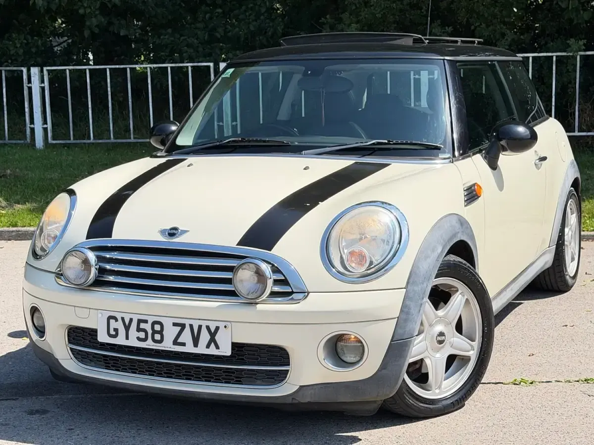 Used Mini Cooper D Hatch 110 HP (80 kW) 2008 White Hatchback