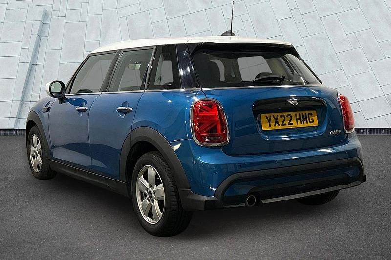Begagnad Mini Cooper Classic 134 HK (98 kW) 2022 Blå Halvkombi