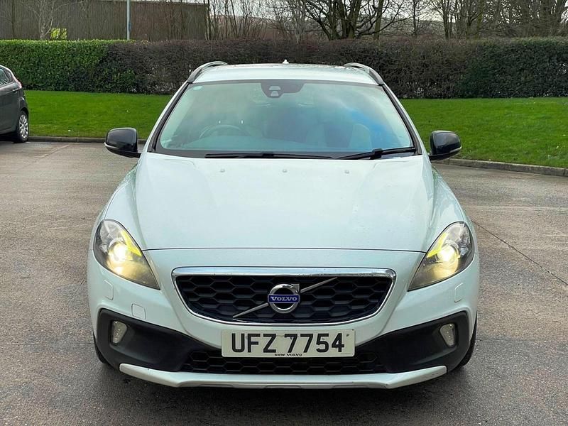 Used Volvo V40 2014 White Hatchback