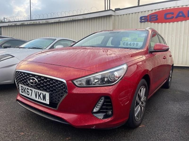 Red Used 2017 Hyundai i30 SE Estate | £8,499 (A bit pricey) - Image 1/4