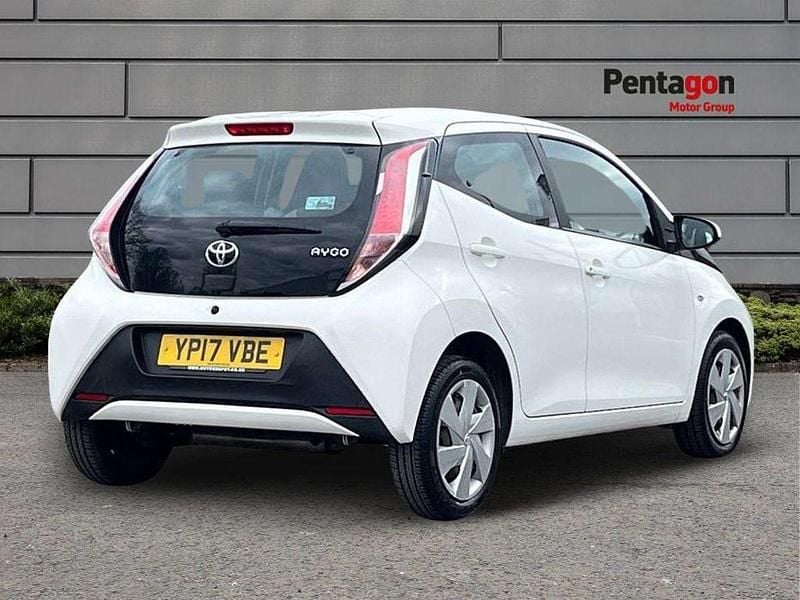 Used Toyota Aygo X-play 69 HP (50 kW) 2017 White Hatchback