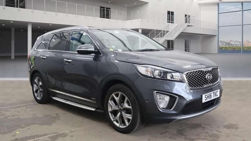 Grey Used 2016 Kia Sorento 4 SUV | £15,490 (Fair price) - Image 1/4