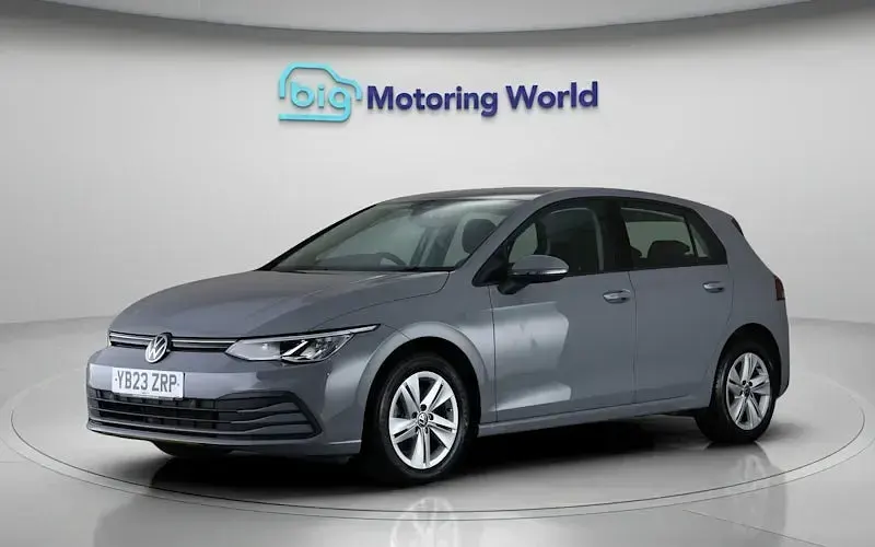 Usado VW Golf VIII S 116 HP (85 kW) 2023 Cinzento Citadino