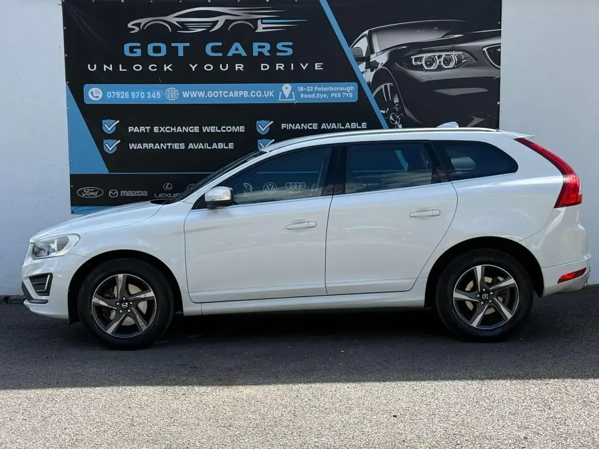 Used Volvo XC60 R-Design 215 HP (158 kW) 2014 White SUV
