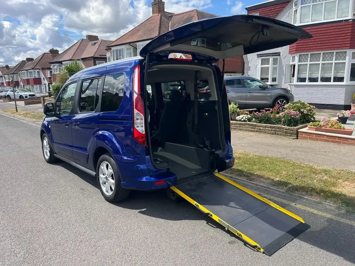Used Ford Tourneo Connect Titanium 2017 Blue MPV