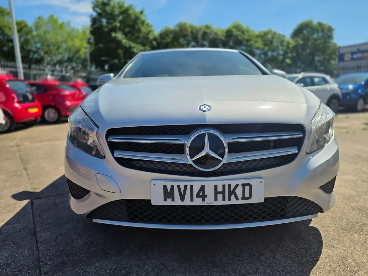 Used Mercedes A180 109 HP (80 kW) 2014 Silver Hatchback