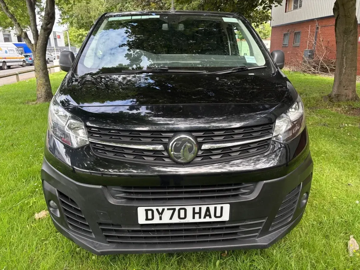 Used Vauxhall Vivaro 100 HP (73 kW) 2020 Black MPV