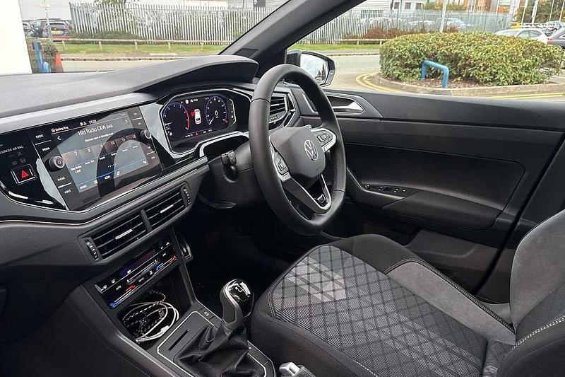 Used VW Polo R-line 95 HP (69 kW) 2025 Reef blue Hatchback