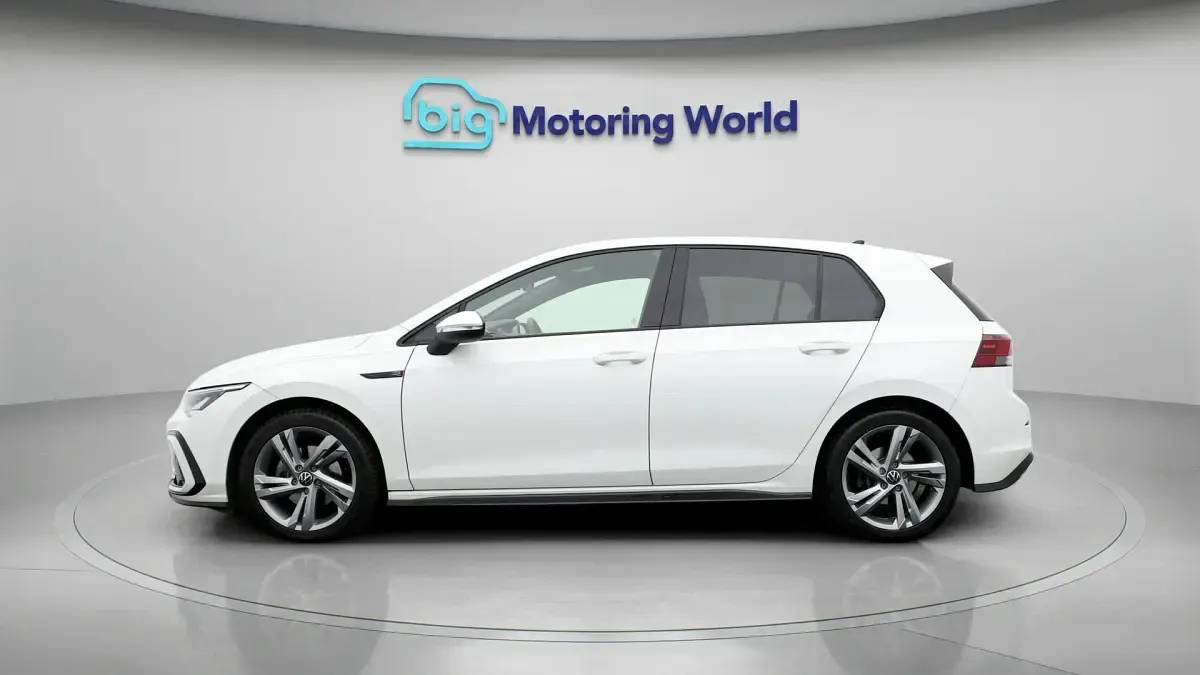 Used VW Golf VIII R-line 150 HP (110 kW) 2023 White Hatchback