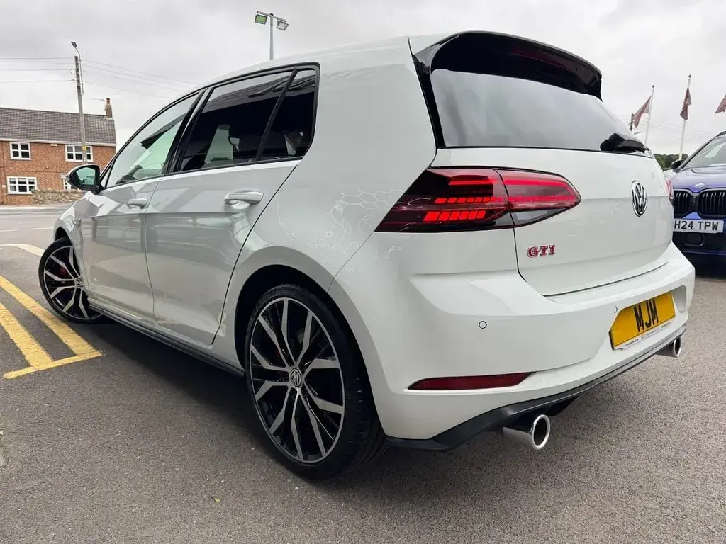 Used VW Golf VII GTI 245 HP (180 kW) 2019 White Hatchback