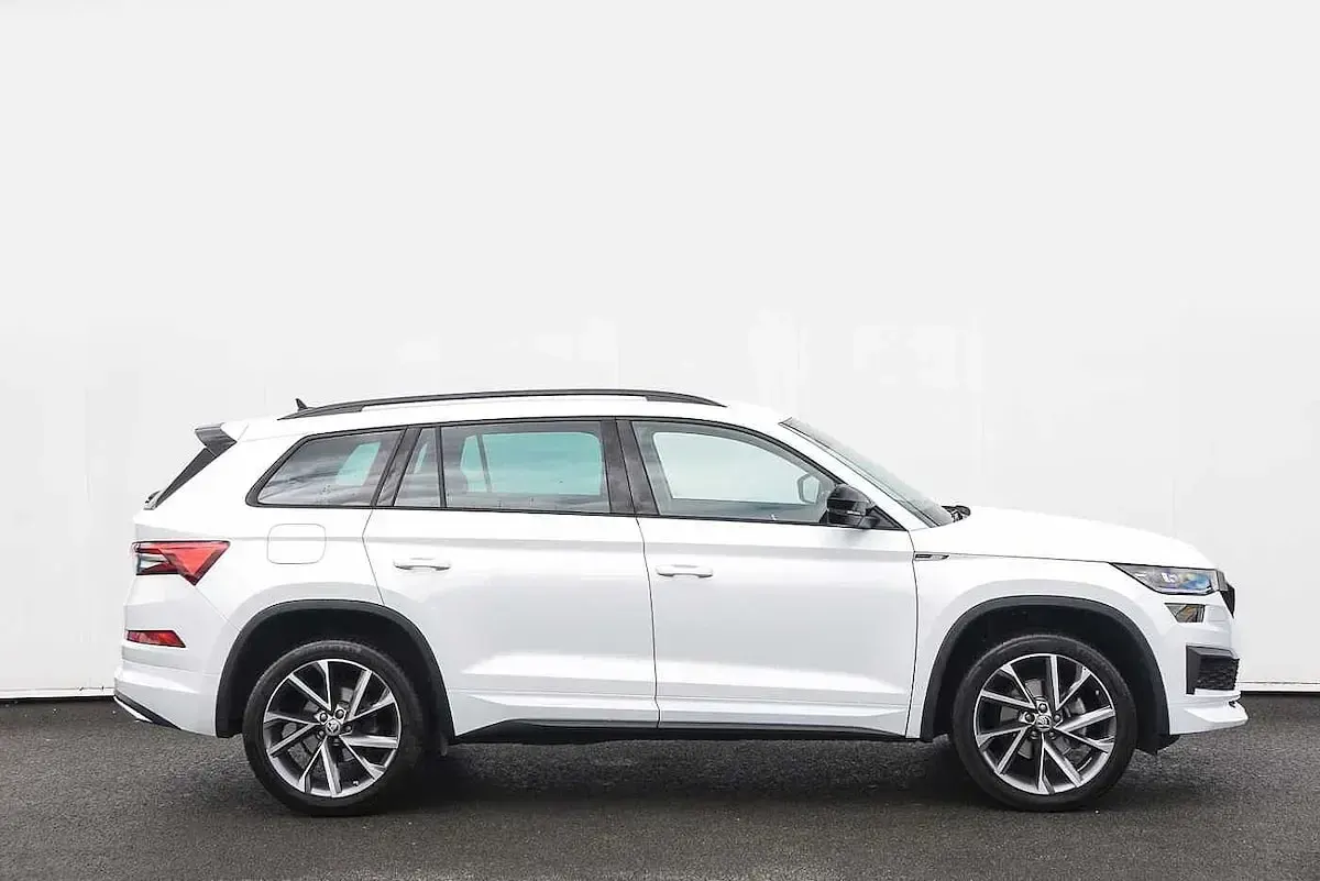 Used Skoda Kodiaq SportLine 110 HP (80 kW) 2024 Moon white metallic SUV