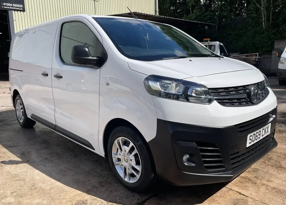 Used Vauxhall Vivaro 100 HP (73 kW) 2020 White MPV