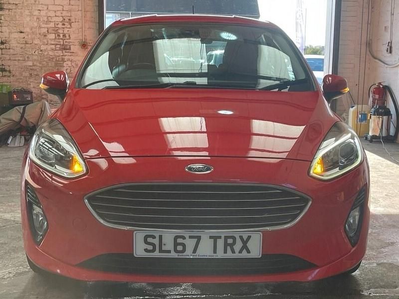 Used Ford Fiesta Zetec 85 HP (62 kW) 2017 Red Hatchback