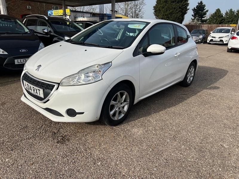 Used Peugeot 208 Access 82 HP (60 kW) 2014 White Hatchback