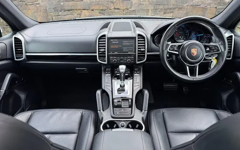 Used Porsche Cayenne 262 HP (192 kW) 2015 White SUV