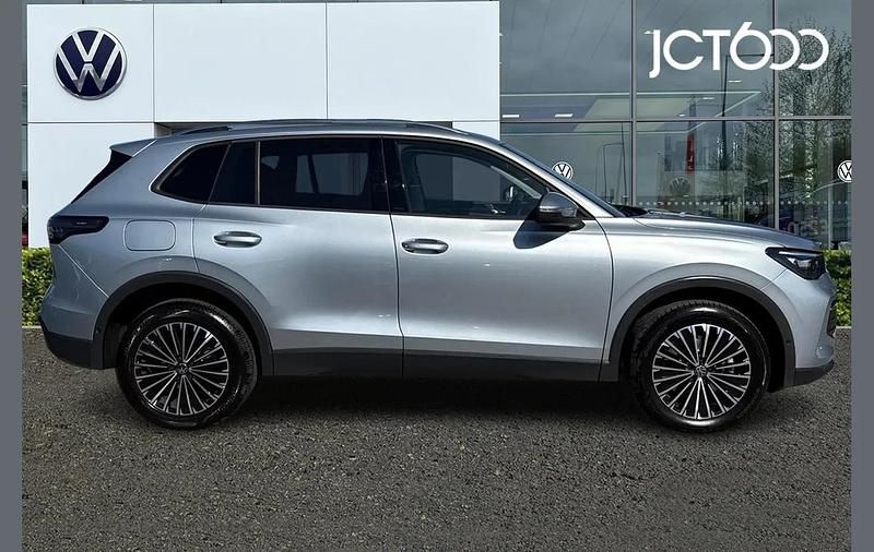 Usado VW Tiguan Match 204 HP (150 kW) 2025 Prateado SUV