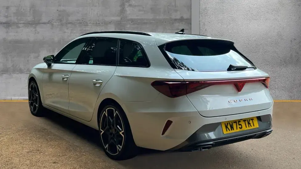 New Cupra Leon 150 HP (110 kW) 2026 Glacial white