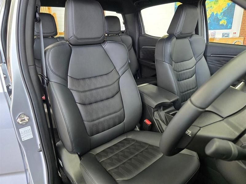 New Isuzu D-Max 2025 Silver Pickup