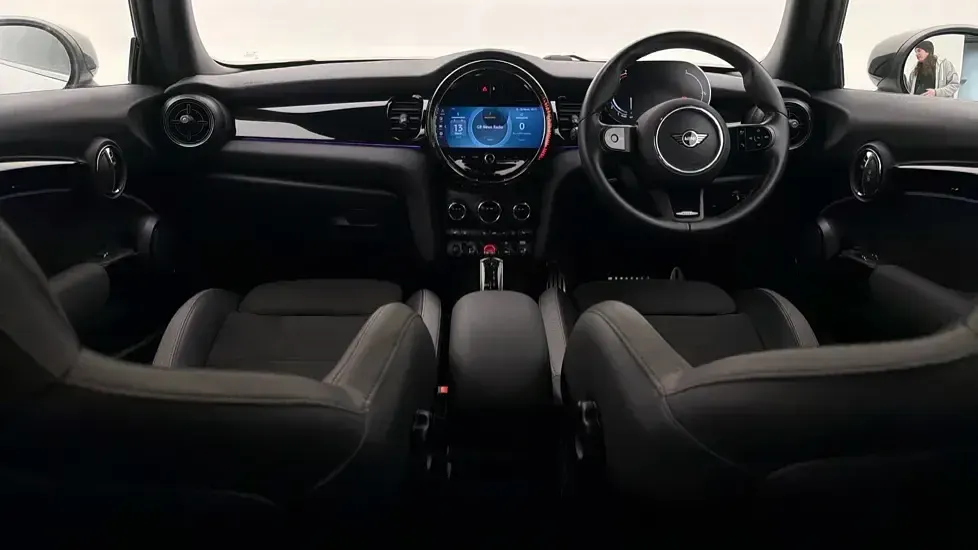 Usado Mini Cooper Hatch 134 CV (98 kW) 2024 Blanco Utilitario