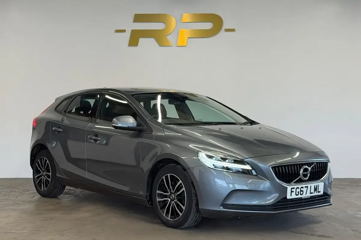 Used Volvo V40 Momentum 122 HP (89 kW) 2017 Grey Hatchback