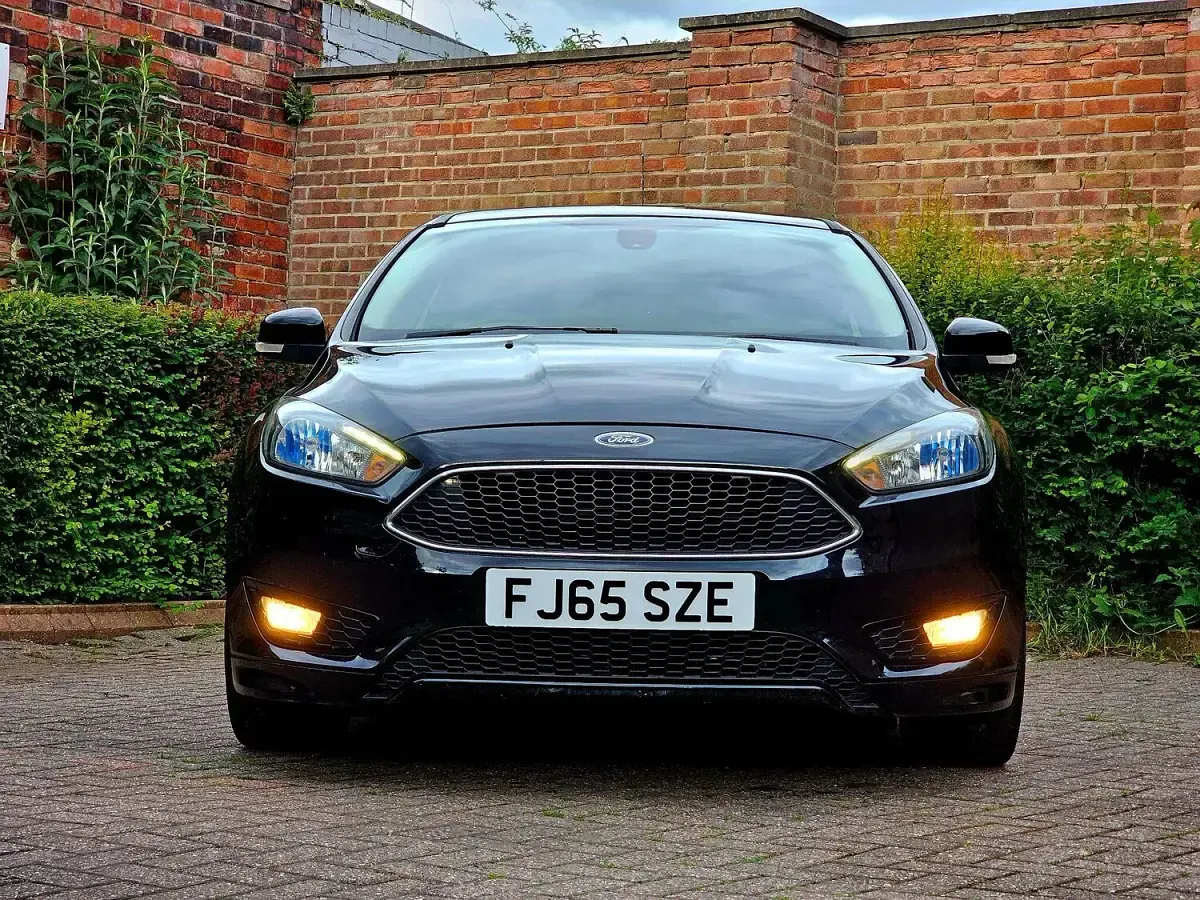 Used Ford Focus Zetec 120 HP (88 kW) 2015 Black Hatchback