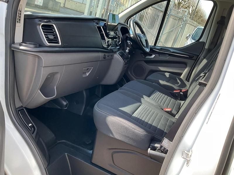 Used Ford Transit Custom Limited 130 HP (95 kW) 2022 White Van