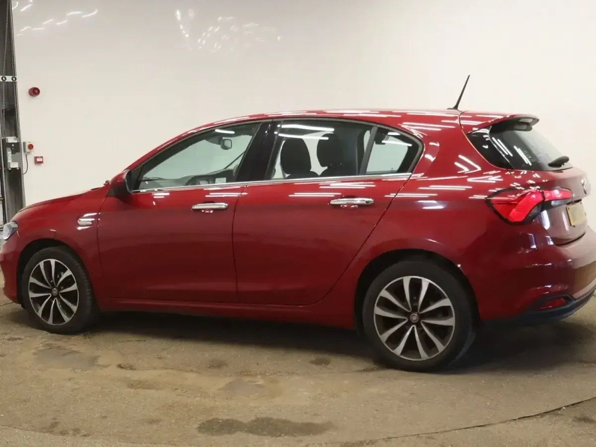 Käytetty Fiat Tipo Easy Plus 120 HP (88 kW) 2016 Musta Farmari