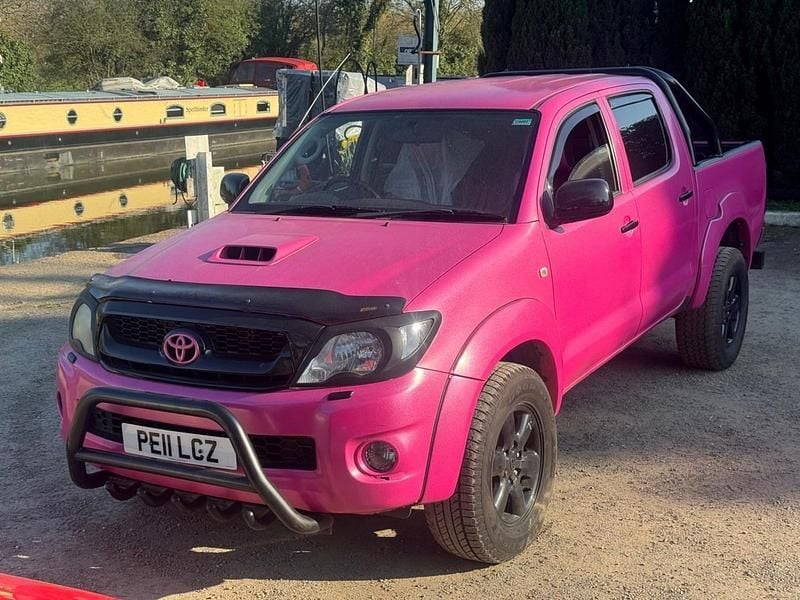 Used Toyota HiLux 171 HP (125 kW) 2011 Black Pickup