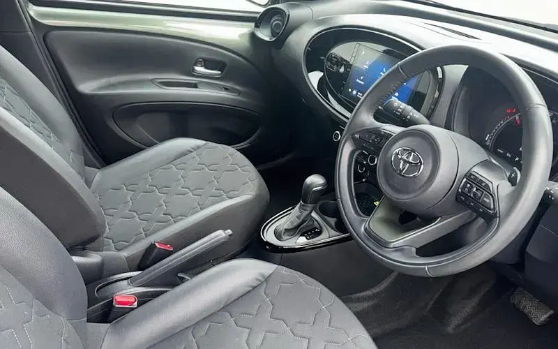 Used Toyota Aygo X 72 HP (52 kW) 2022 Cardamom green bitone SUV