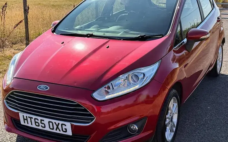 Used Ford Fiesta Zetec 82 HP (60 kW) 2016 Red Hatchback
